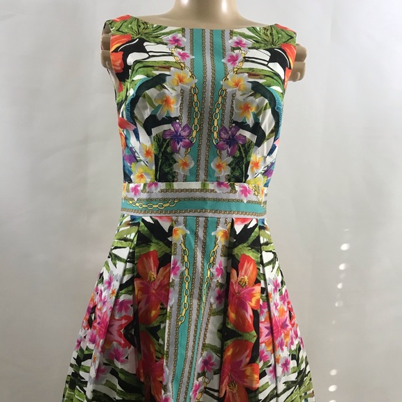 Maggy London Dresses & Skirts - MAGGIE OF LONDON fit and flare floral print dress